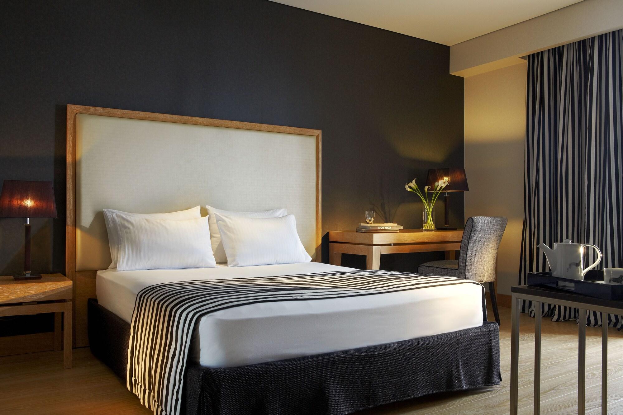 Limneon Resort&Spa Kastoria Exterior foto A room at the hotel
