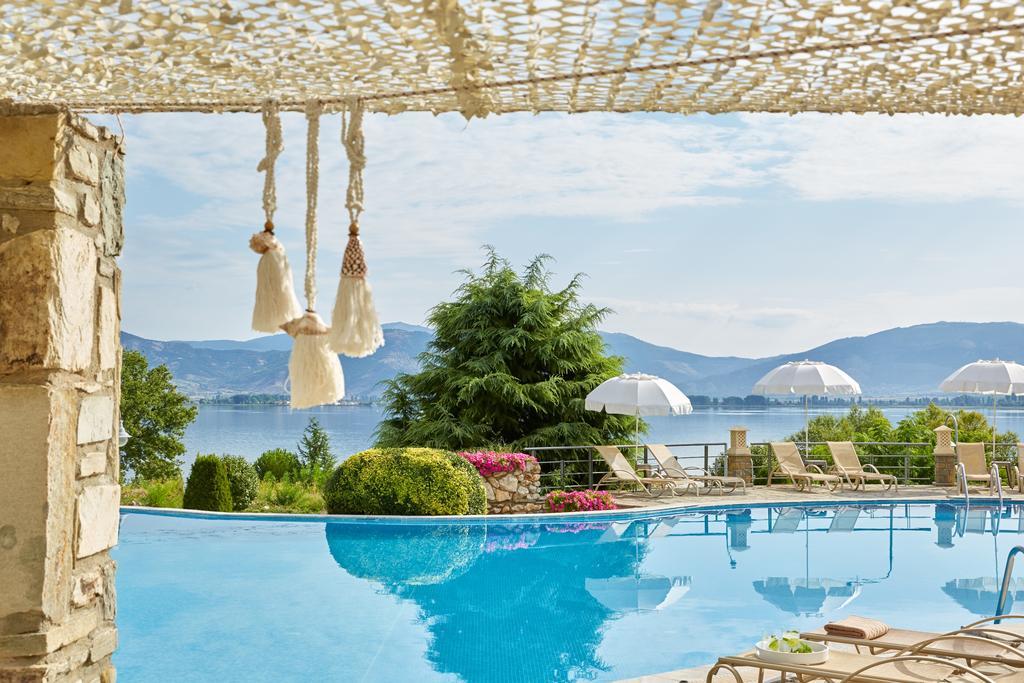 Limneon Resort&Spa Kastoria Exterior foto The pool at the hotel