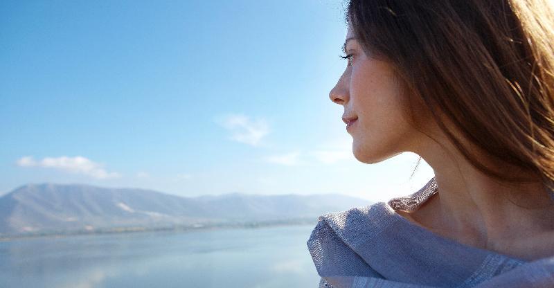 Limneon Resort&Spa Kastoria Exterior foto A woman with a long neck